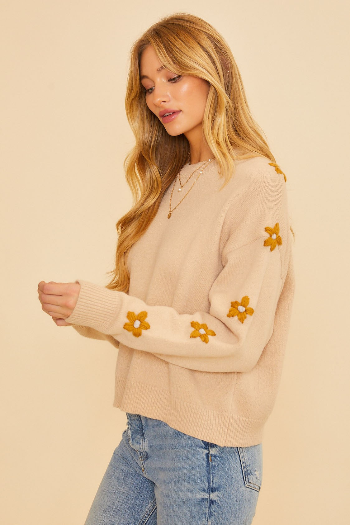 Dia Flower Embroidered Sweater